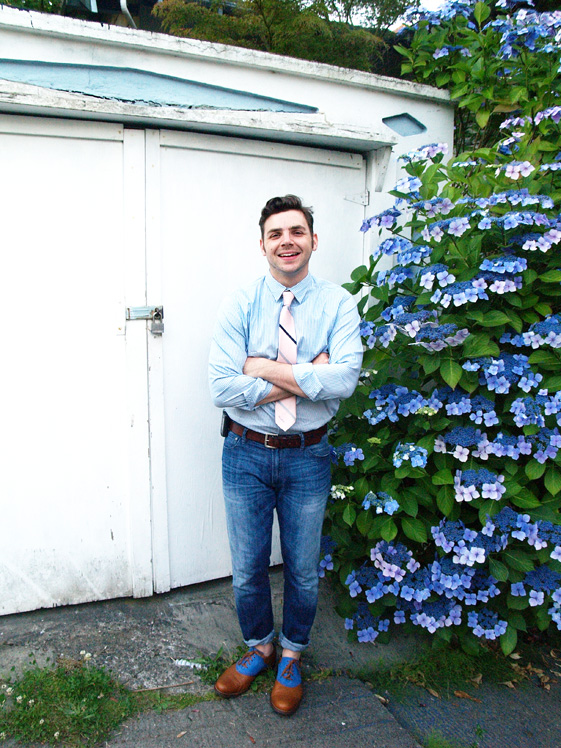 jeans, oxfords, dress shirt, and tie