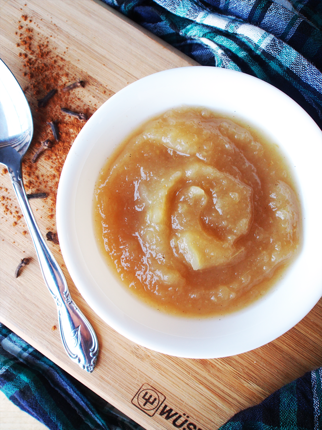 I share my mom's homemade unsweetened applesauce recipe