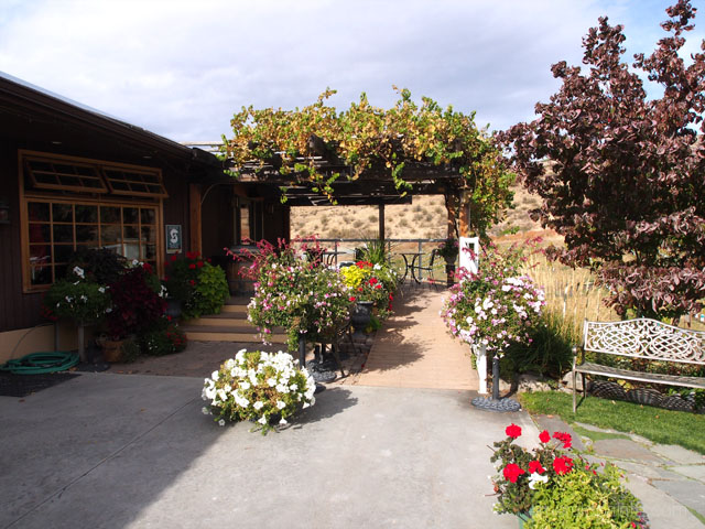 entrance to Hard Row to Hoe winery