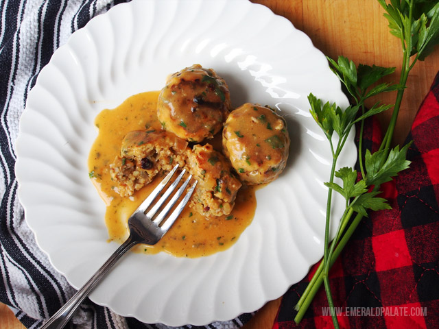Looking for an easy recipe that taste like Thanksgiving? Look no further than these pumpkin meatballs served with a pumpkin gravy.