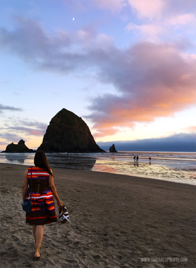 Haystack Rock is one of Cannon Beach, Oregon's famous landmarks. It is a must visit on your Oregon road trip! - Oregon Coast | Haystack Rock | Oregon beaches | Oregon travel tips
