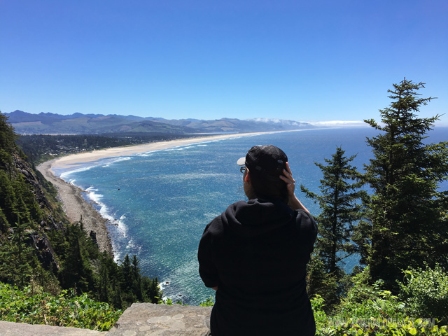 Neahkahnie Viewpoint on the Oregon Coast. One of the stops you shouldn't miss on your Oregon Coast road trip. - Oregon Coast | Oregon beaches | cliff views | ocean views | tips for exploring Oregon state