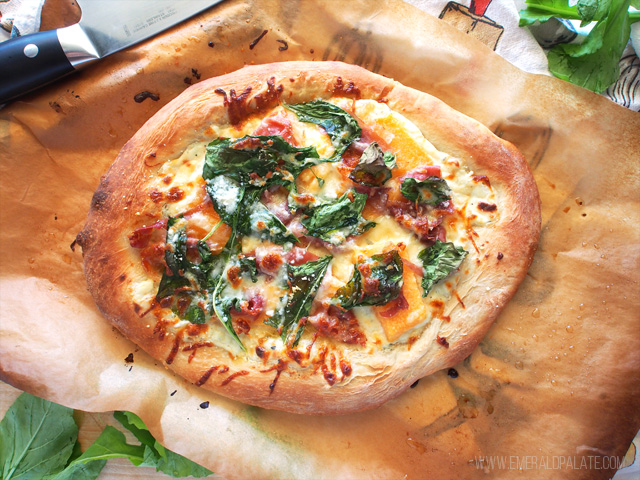 Prosciutto, melon, and arugula white pizza recipe.