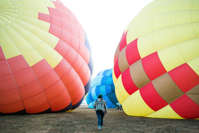 Hot air balloons in Oregon wine country. If you want to experience one of the best things to do in Oregon, try a hot air balloon ride in WIllamette Valley!