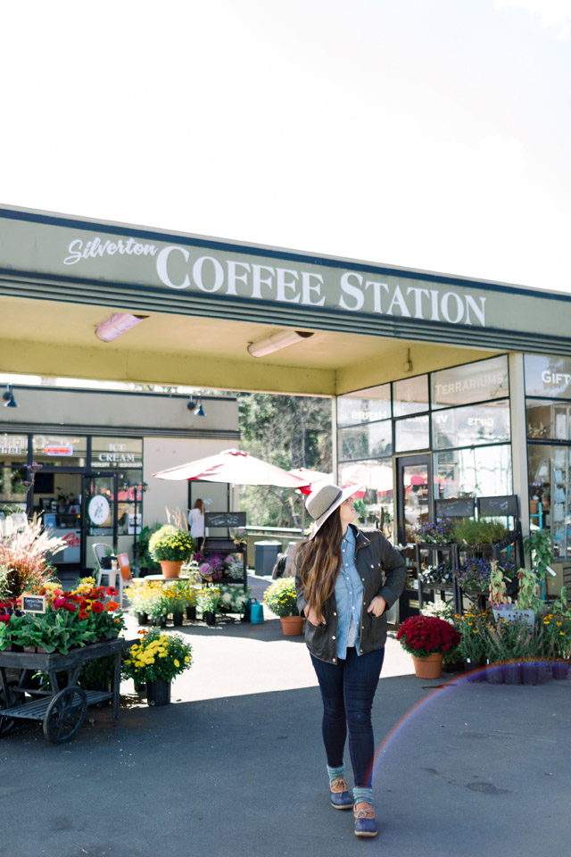A cute coffee station and florist in Silverton, a small town in Oregon near wine tasting. If you are looking for murals, art walks, antique shopping, the best things to do in Oregon, the best things to do in Willamette Valley, or Oregon artists, you will find it in Silverton!