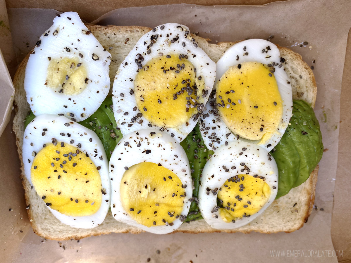 avocado toast with egg