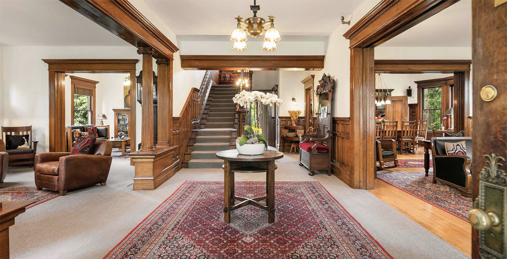 entrance of the Gaslight Inn in Seattle