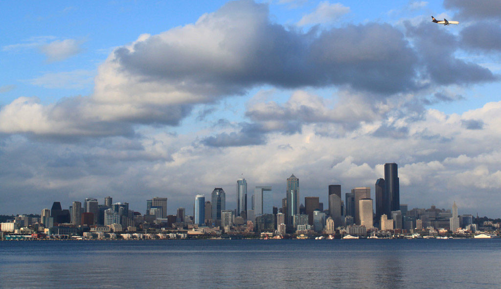 Alki Beach, one of the best places to take pictures in Seattle