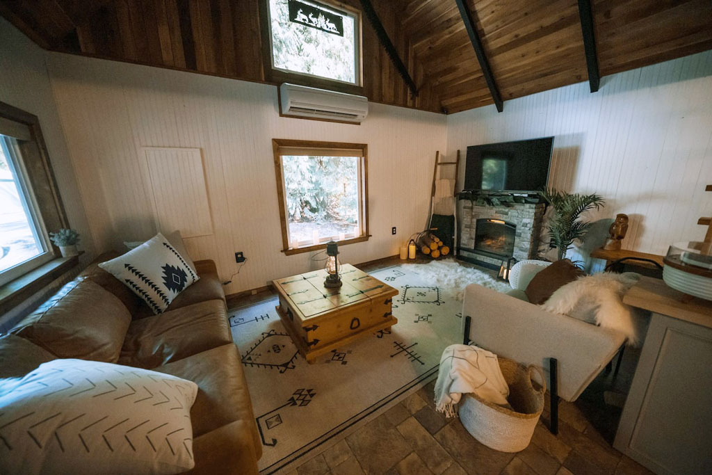 shabby chic romantic cabin in Washington state