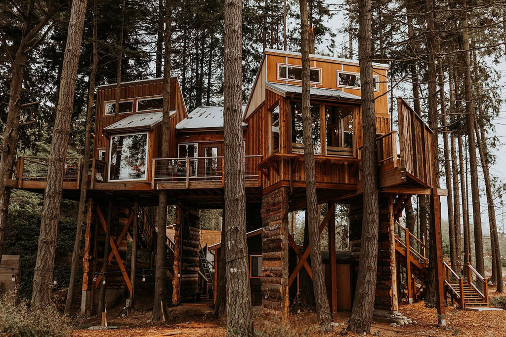 modern treehouse in Washington state