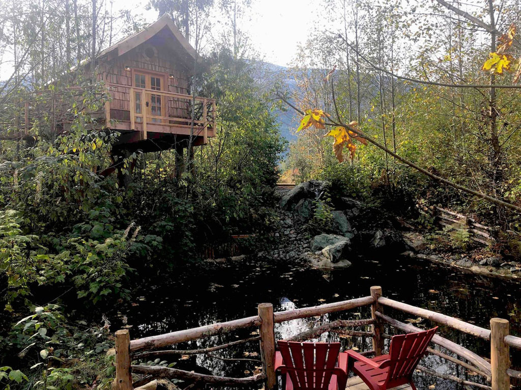 treehouse overlooking water at a romantic airbnb Washington state