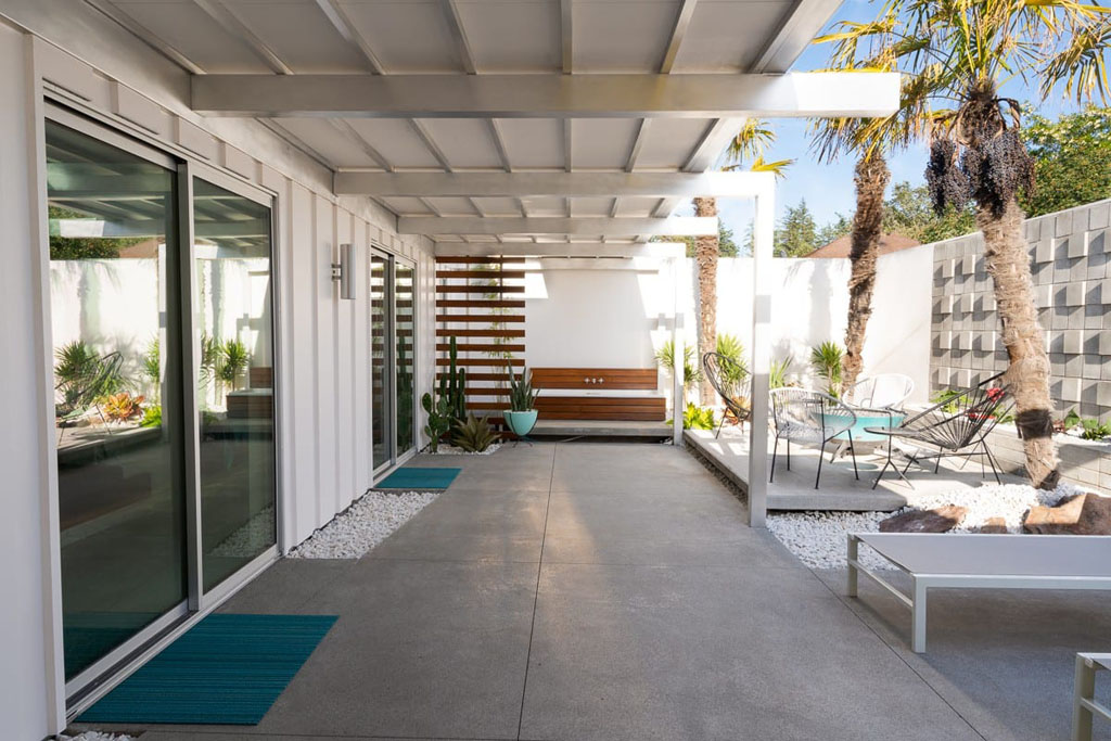 mid century backyard at a airbnb perfect for a romantic stay