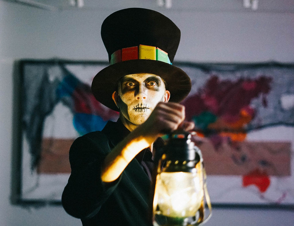 actor dressed up in costume on a haunted factory tour Seattle