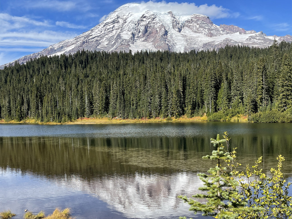 picture of Mt Rainier reflecting in a lake on a custom trip plan