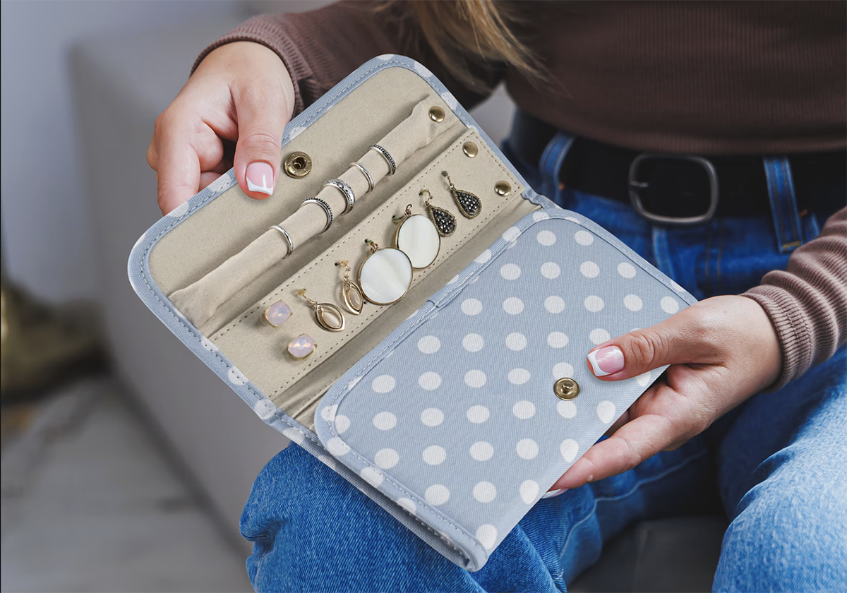 travel jewelry case, one of the most unique travel gifts