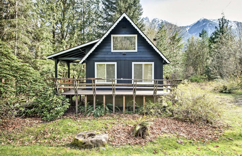 blue cabin cottage in Washington state
