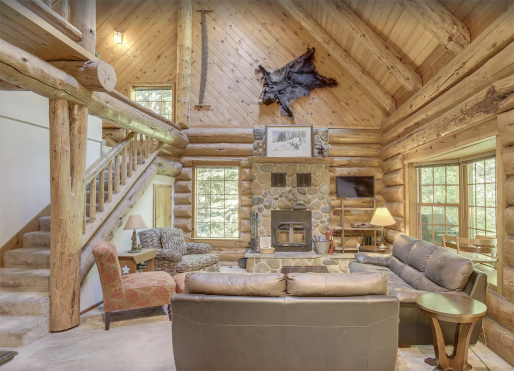 inside an Oregon log cabin living room