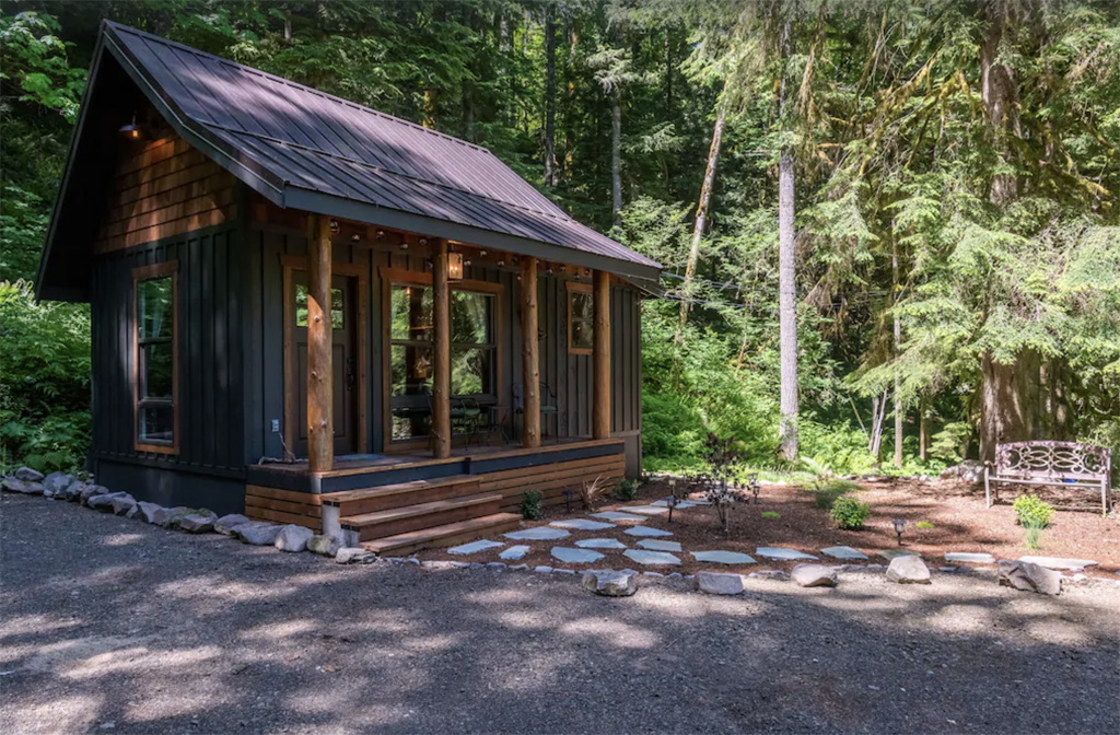 cozy tiny cabin in Oregon