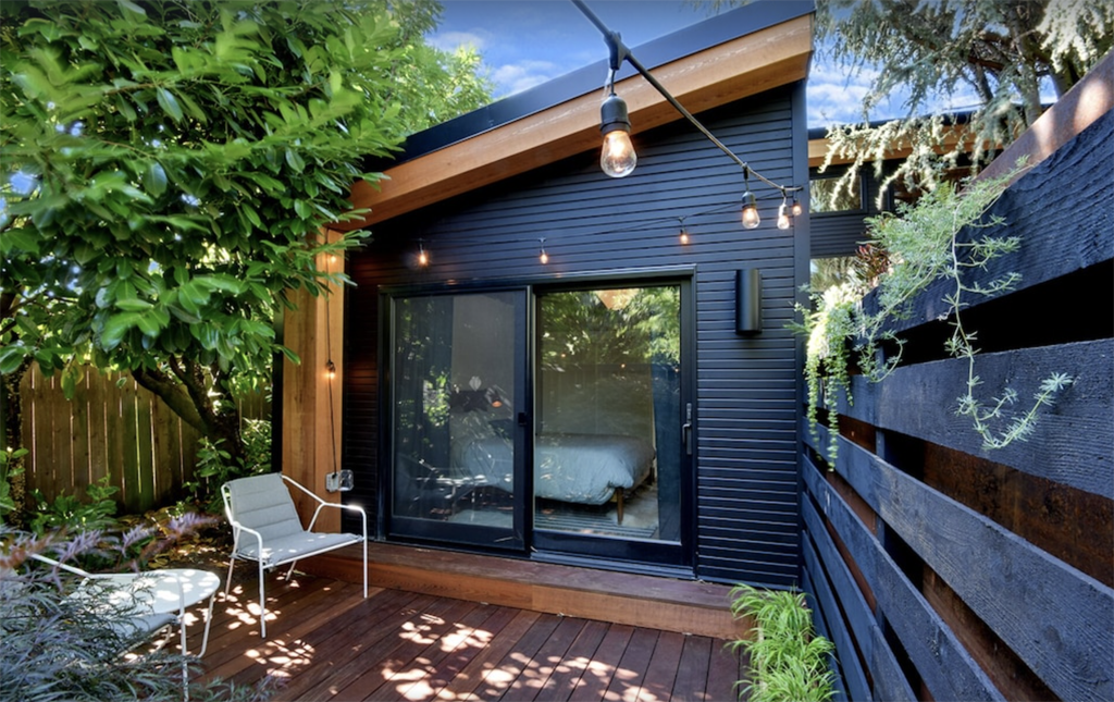 modern midcentury cabin in PDX, one of the best winter cabins in Oregon 