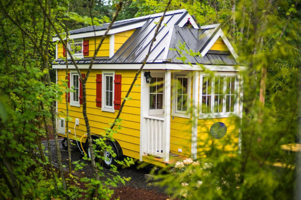 cheery tiny home cottage in Oregon