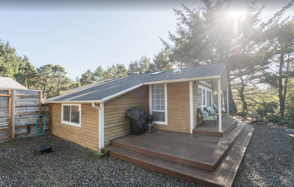 exterior of a beachy cabin in Oregon