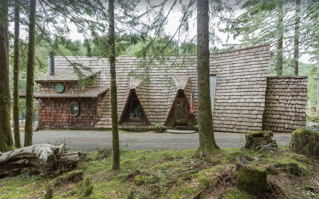 a-frame winter cabin in Oregon on the river