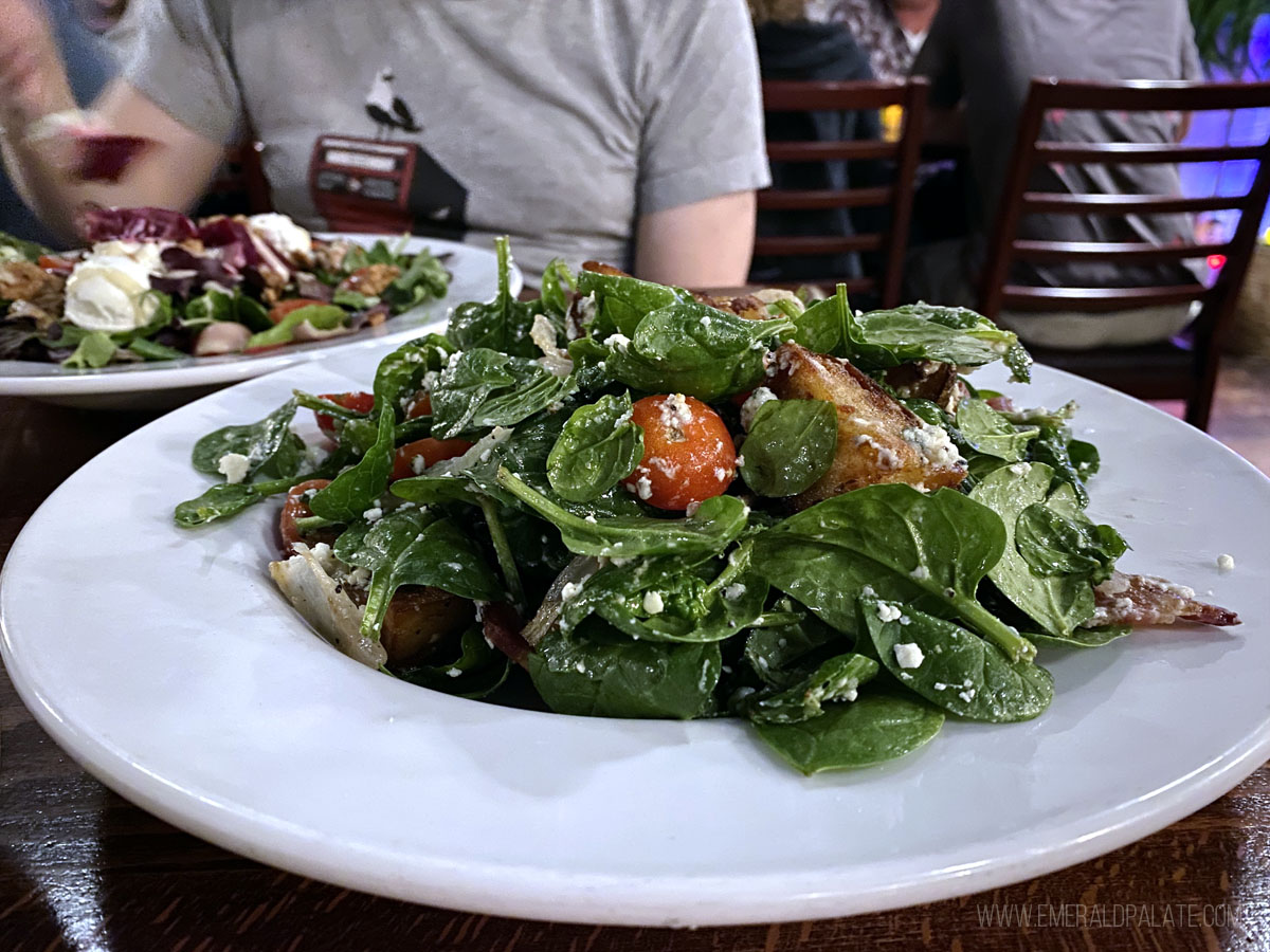 spinach salad with potatoes and tomato