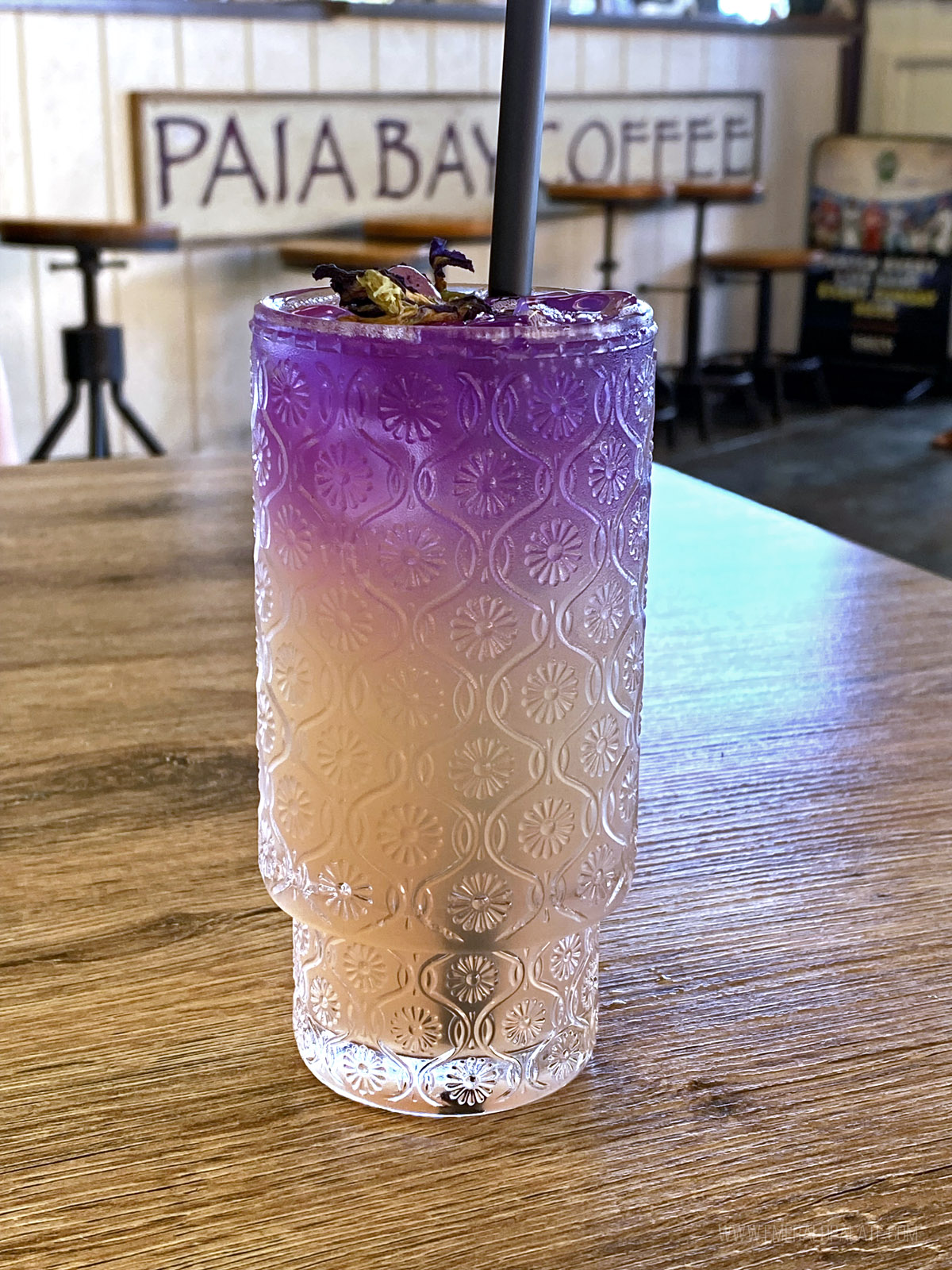 colorful pea flower cocktail at a Maui restaurant