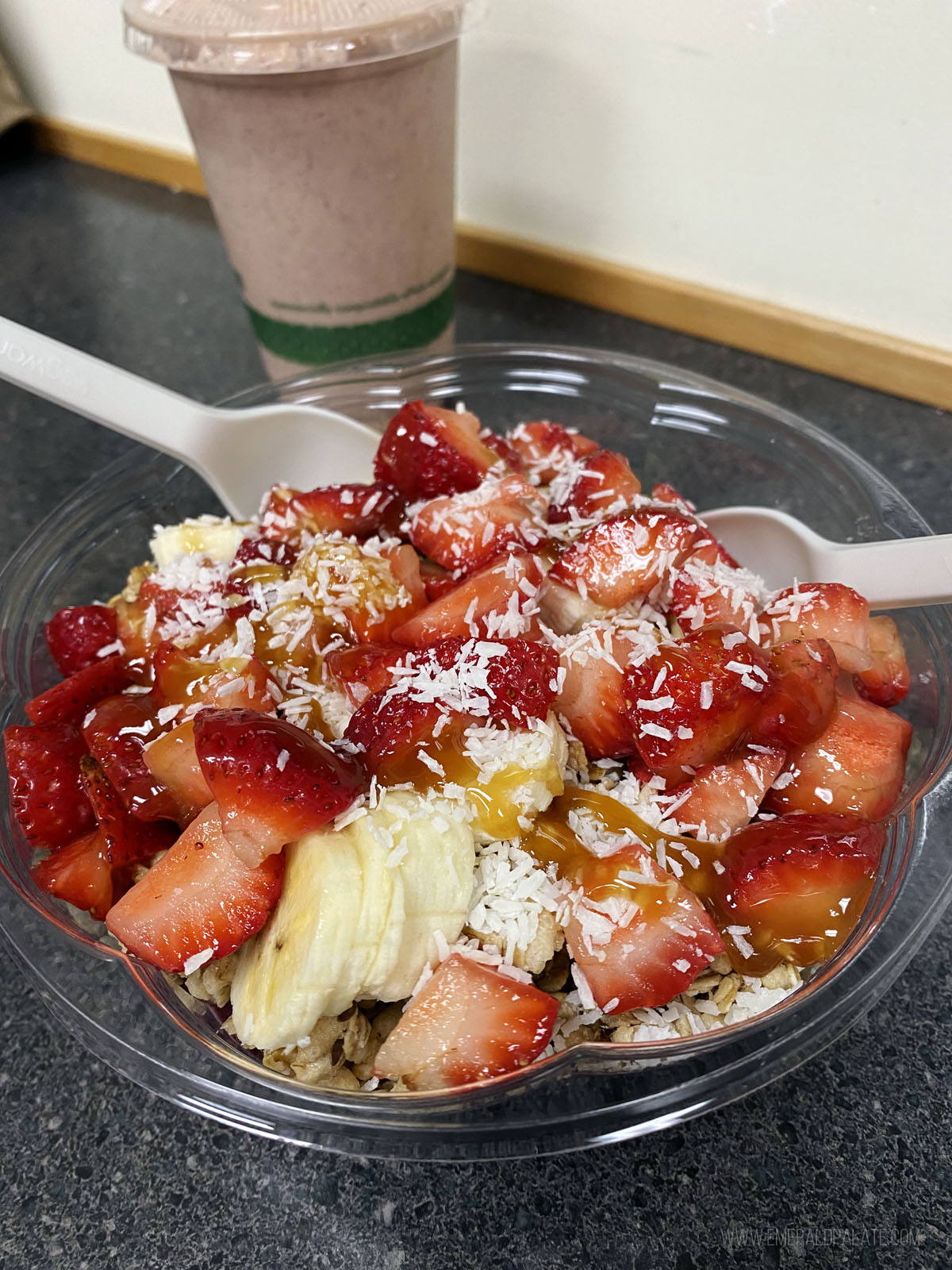 acai bowl and smoothie from a Maui grocery store