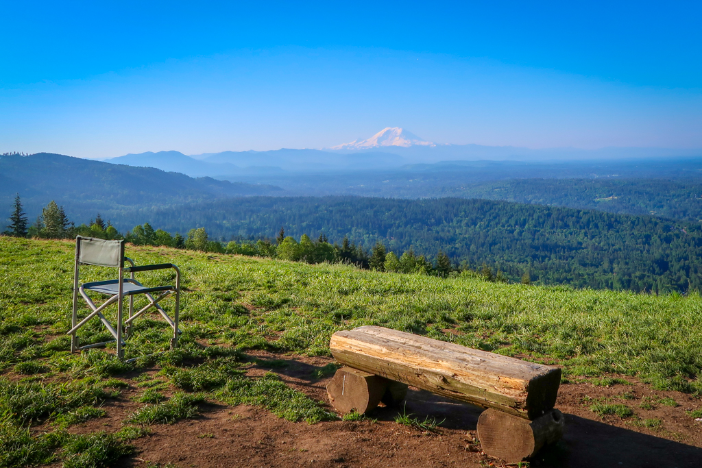 View of Mt Rainier from Poo Poo Point, one of the best hiking spots in Seattle