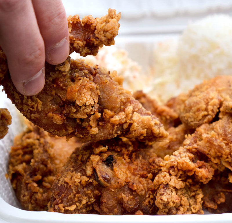 crispy chicken plated lunch from one of the restaurants for the best Hawaiian food in Seattle