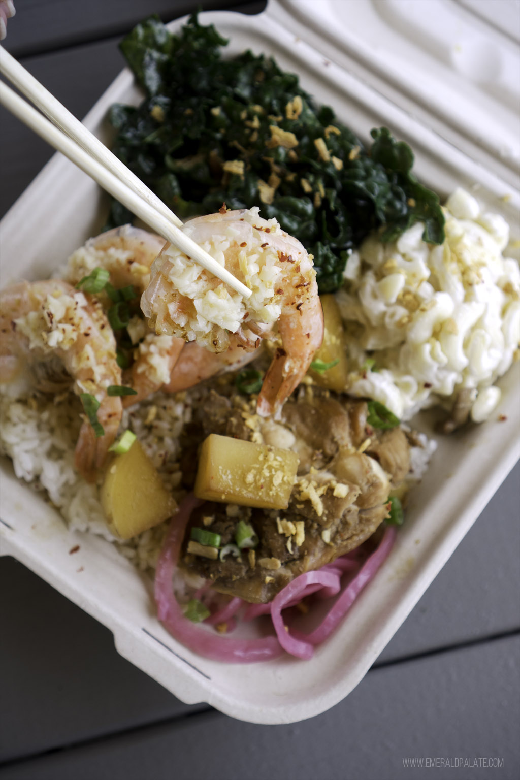 plate of garlic shrimp from one of the best Hawaiian restaurants in Seattle