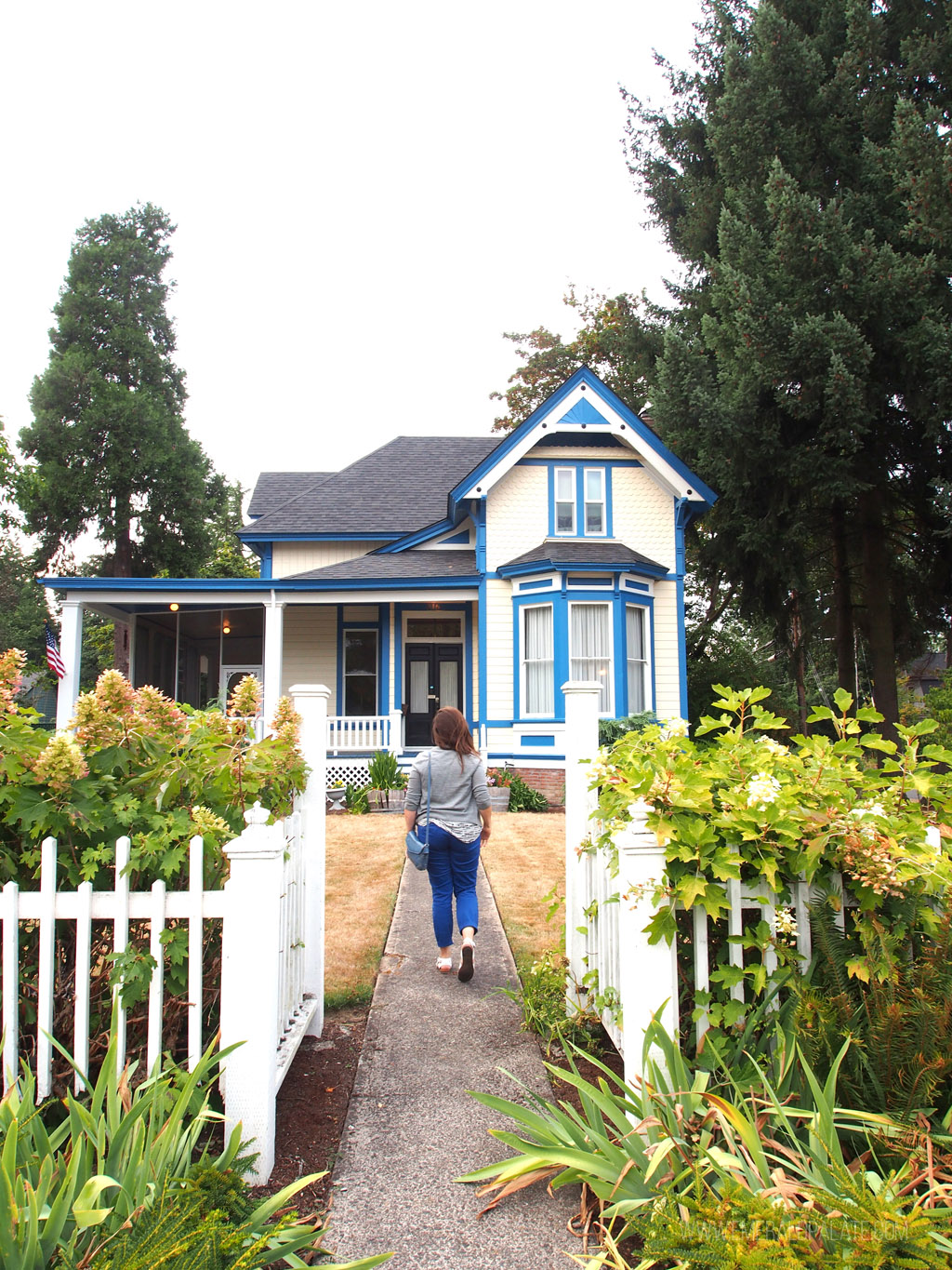 The McClaine House bed and breakfast in Silverton, Oregon 1920s farmhouse.