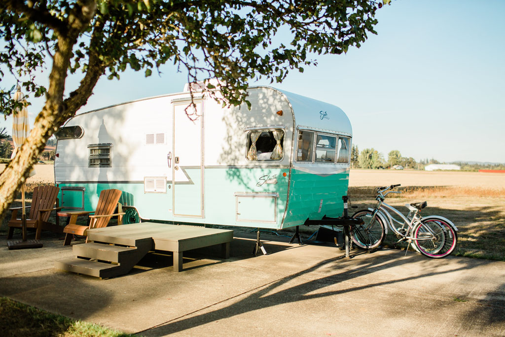 vintage trailer at a RV resort in Oregon, one of the best Pacific Northwest resorts