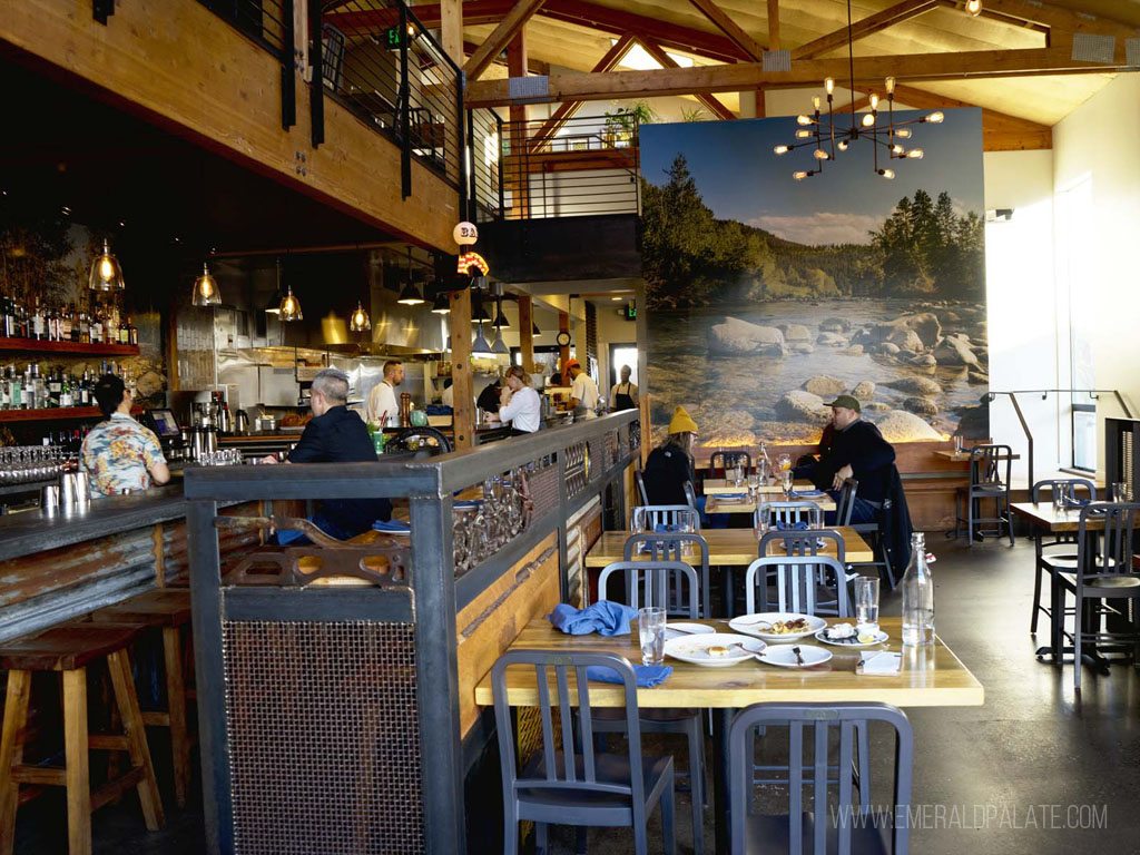 People eating at one of the cute restaurants in Seattle