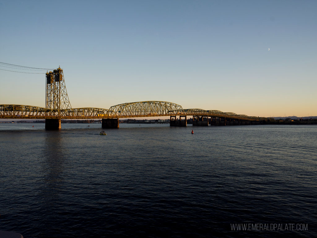 bridge spanning Washington and Oregon over the Columbia River