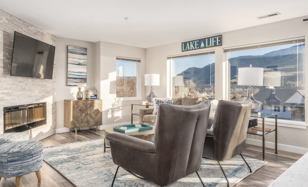 living room of a modern vacation rental in Lake Chelan