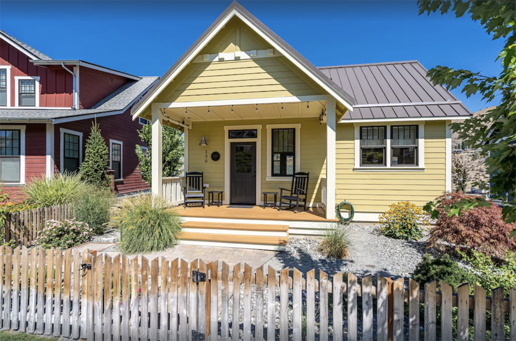 cute cottage, one of the best places to stay in Lake Chelan