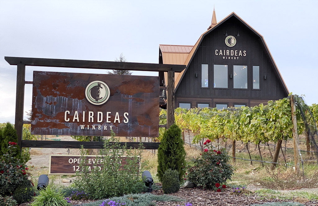 Cairdeas Winery tasting room, one of the best wineries in Lake Chelan