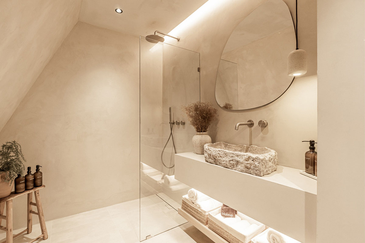 Modern aesthetic spa bathroom