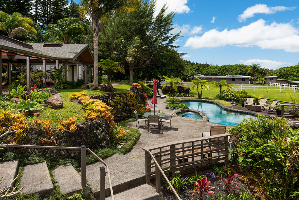 beautifully landscaped bed and breakfast in Maui