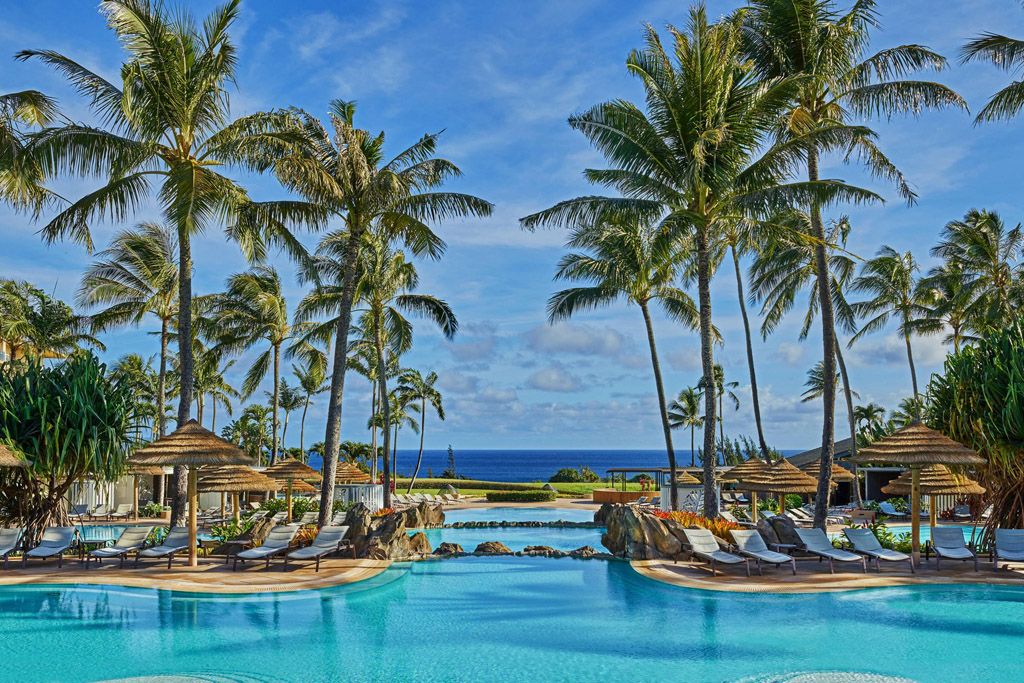 pool and beachfront view at the Ritz, where to stay in Maui