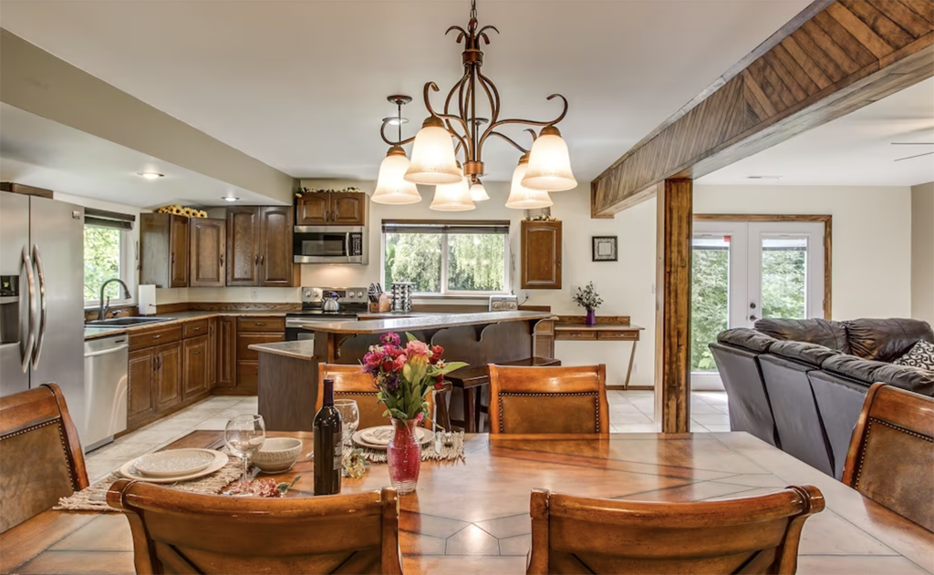 dining room of a place to stay in Leavenworth, WA