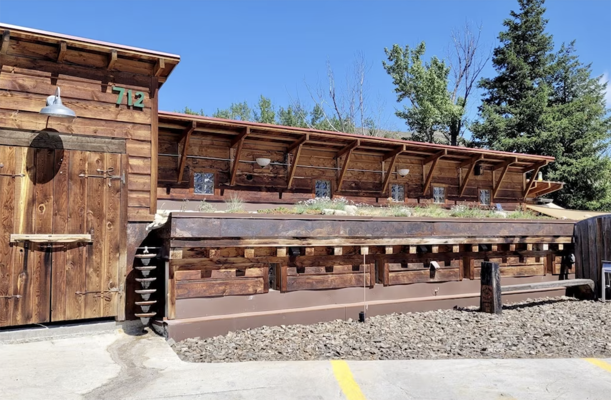 exterior of one of the best cabins in Winthrop WA