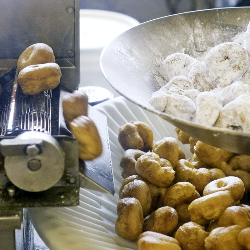 fresh made doughnuts, some of the best breakfast in Pike Place Market