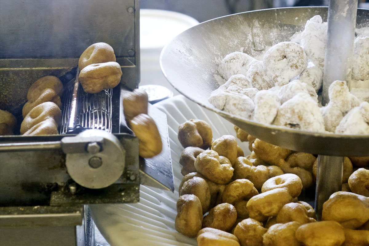 fresh made doughnuts, some of the best breakfast in Pike Place Market