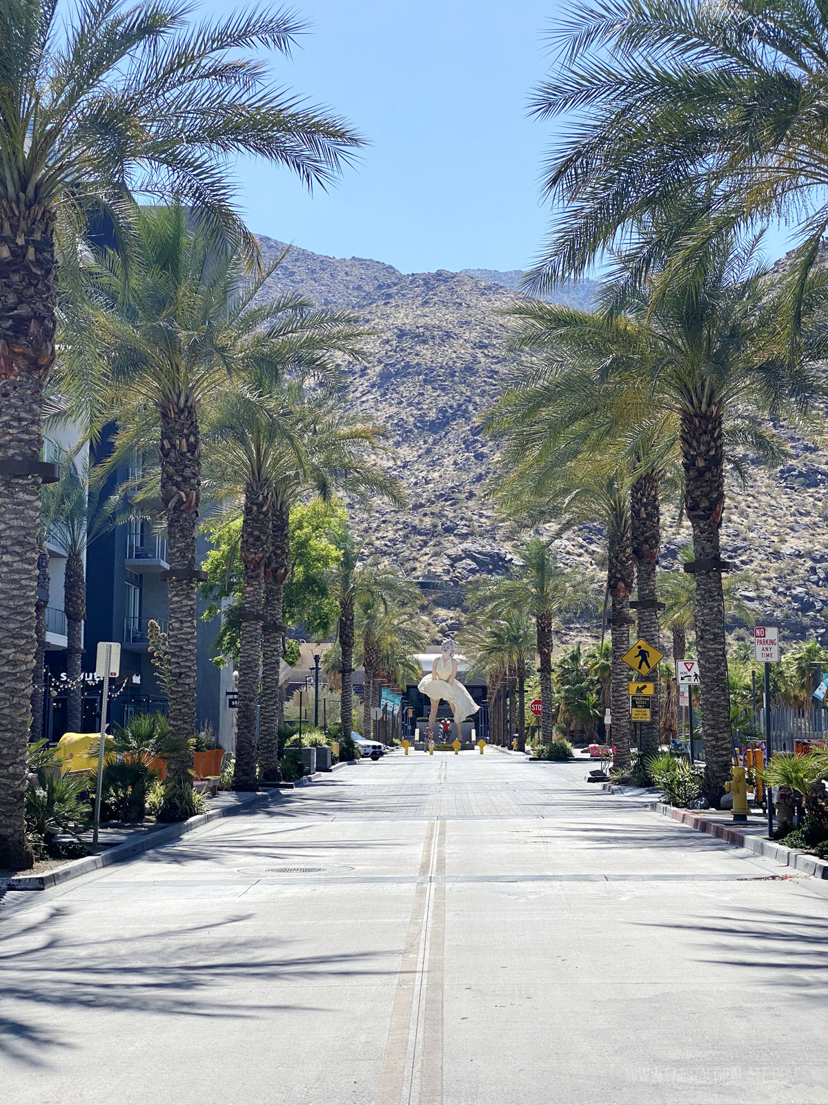 Marilyn Monroe statue in Palm Springs, one of the best San Diego road trips