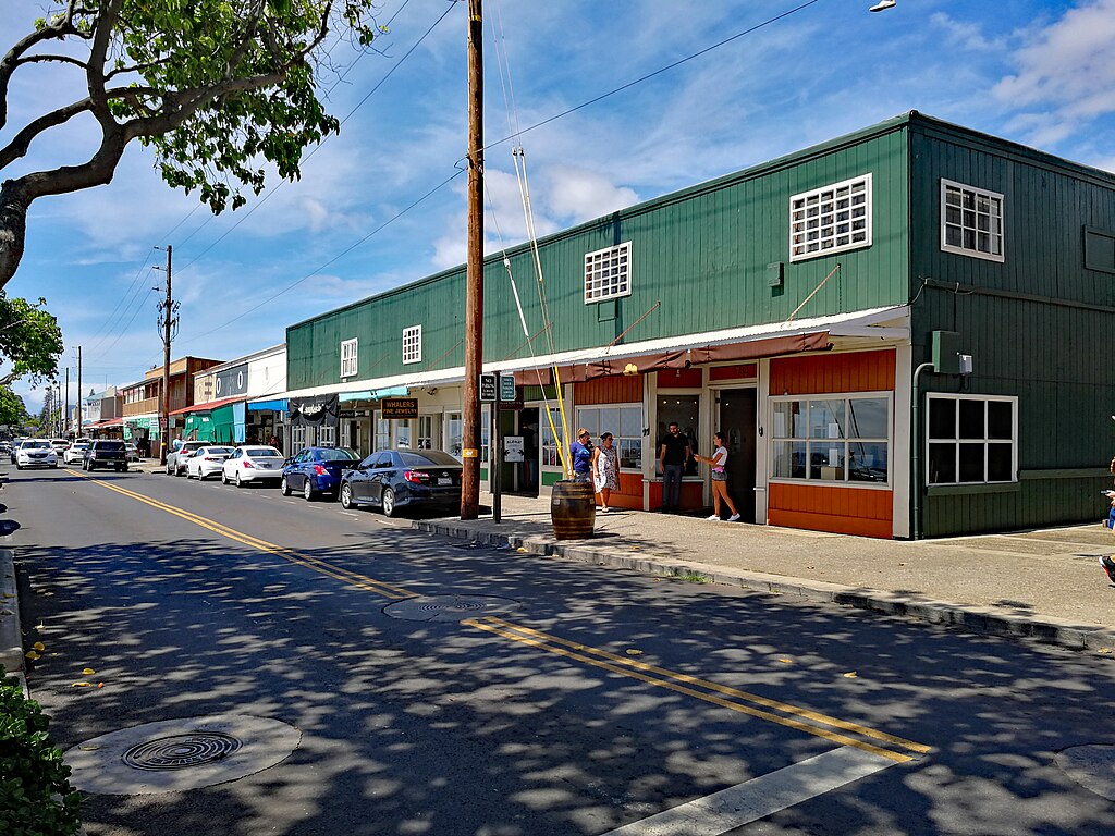 downtown Paia, one of the best shopping neighborhoods in Maui