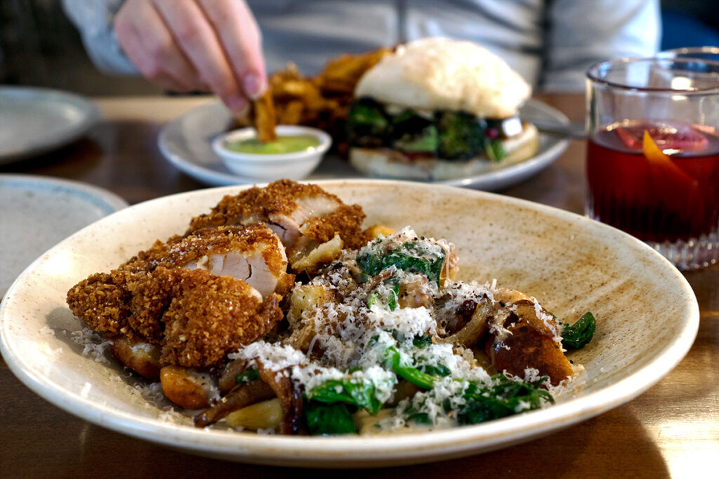 Hidden Gem Restaurants in Victoria, BC Loved By Locals(01)