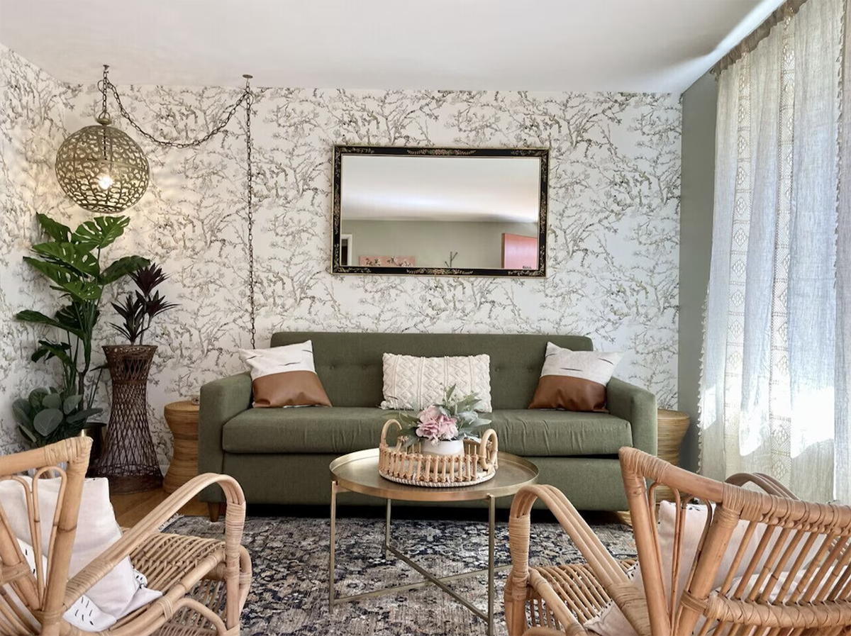 vacation rental seattle shabby chic living from at a vacation rental, one of the best places to stay in Seattle with kids